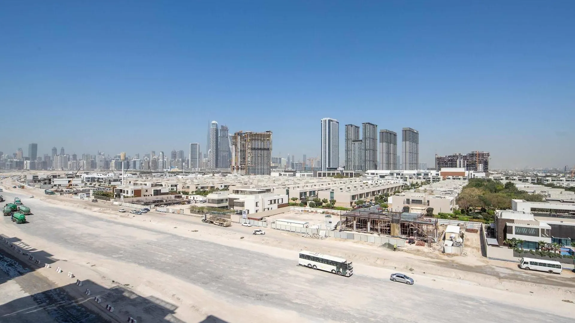 Frank Porter - Azizi Riviera 23 Dubai 0*,