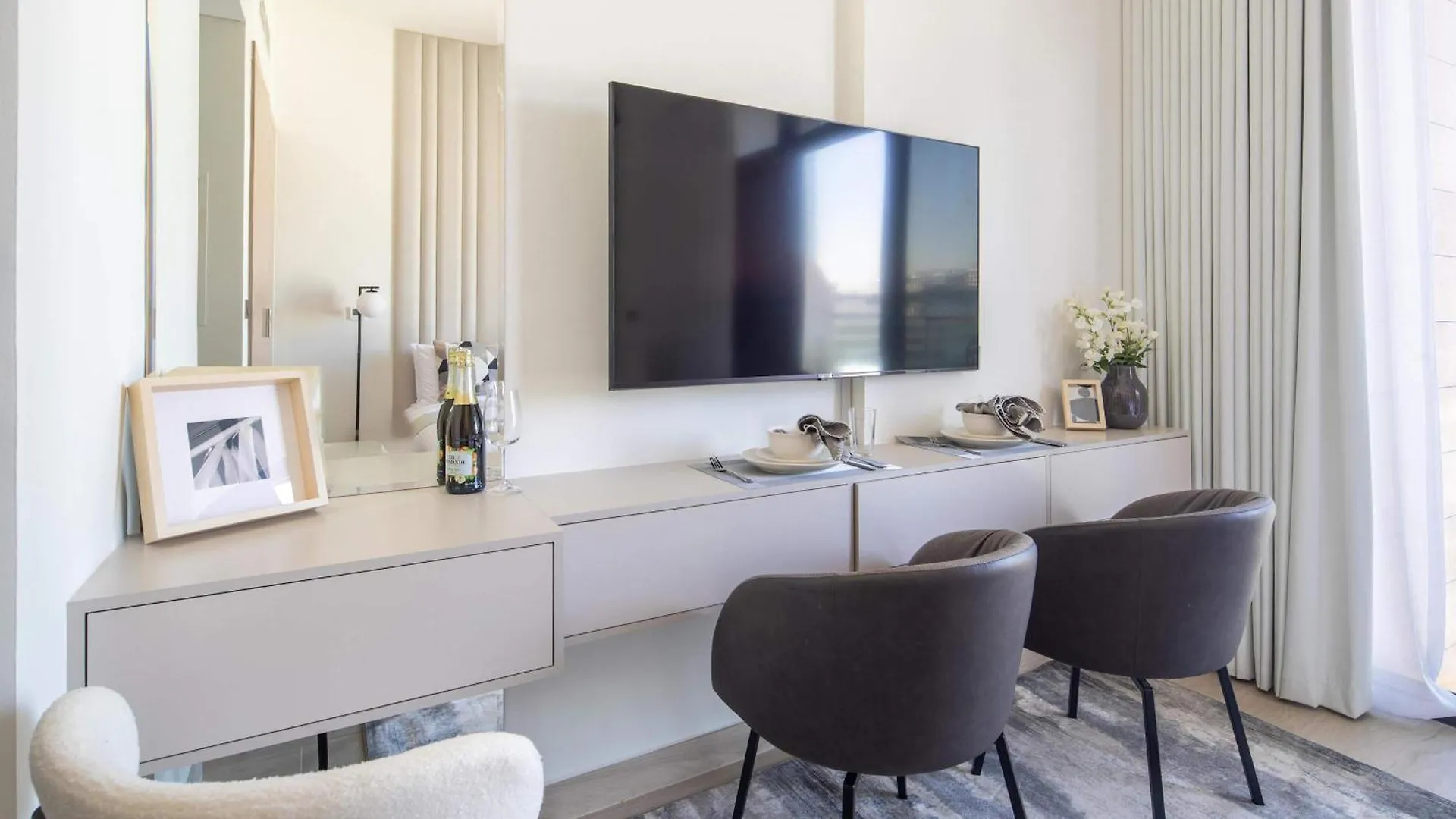 Frank Porter - Azizi Riviera 23 Dubai Apartment