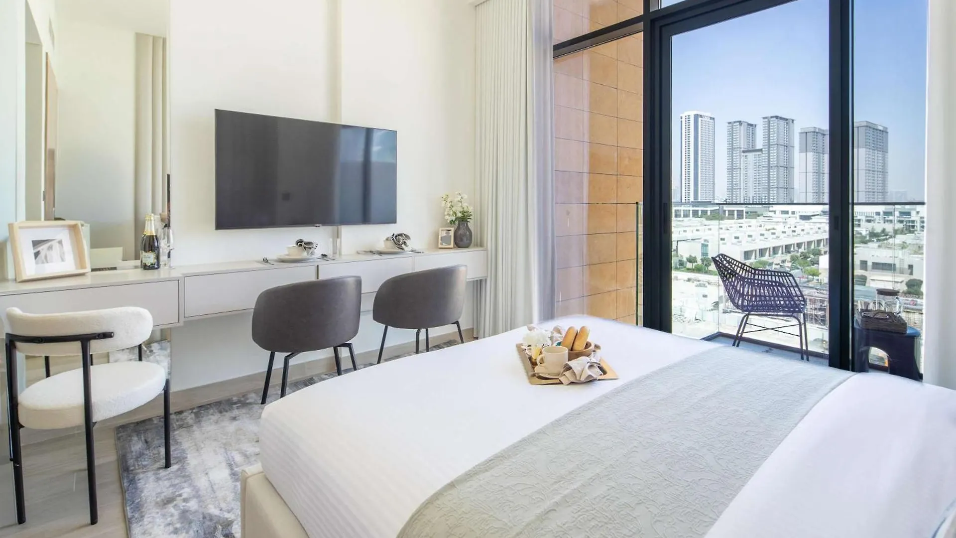 Frank Porter - Azizi Riviera 23 Dubai Apartment